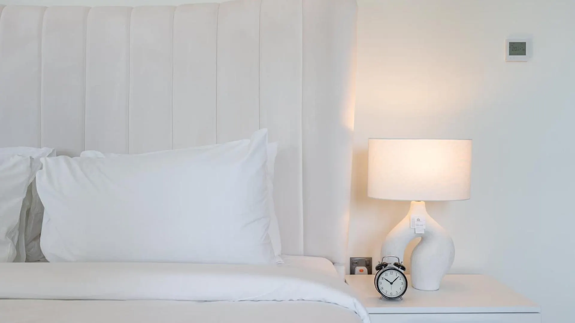Full Luxury In This 2 Bedroom With Skycraper Views Dubai United Arab Emirates