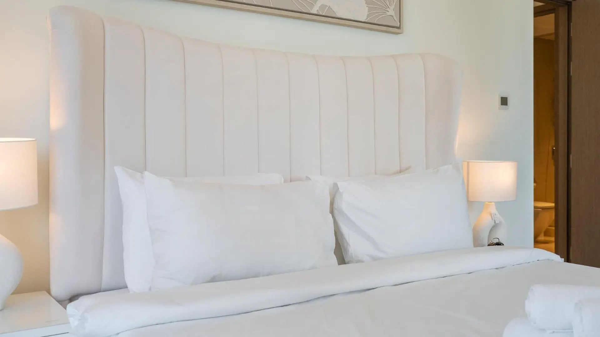 Full Luxury In This 2 Bedroom With Skycraper Views Dubai