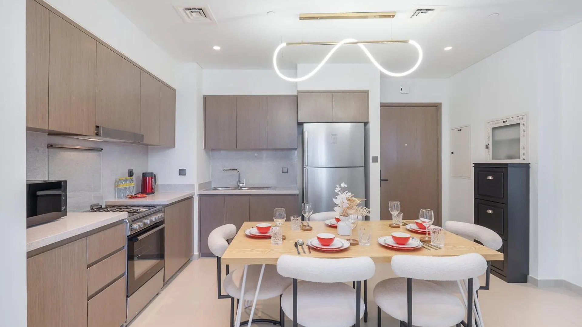 Full Luxury In This 2 Bedroom With Skycraper Views Dubai