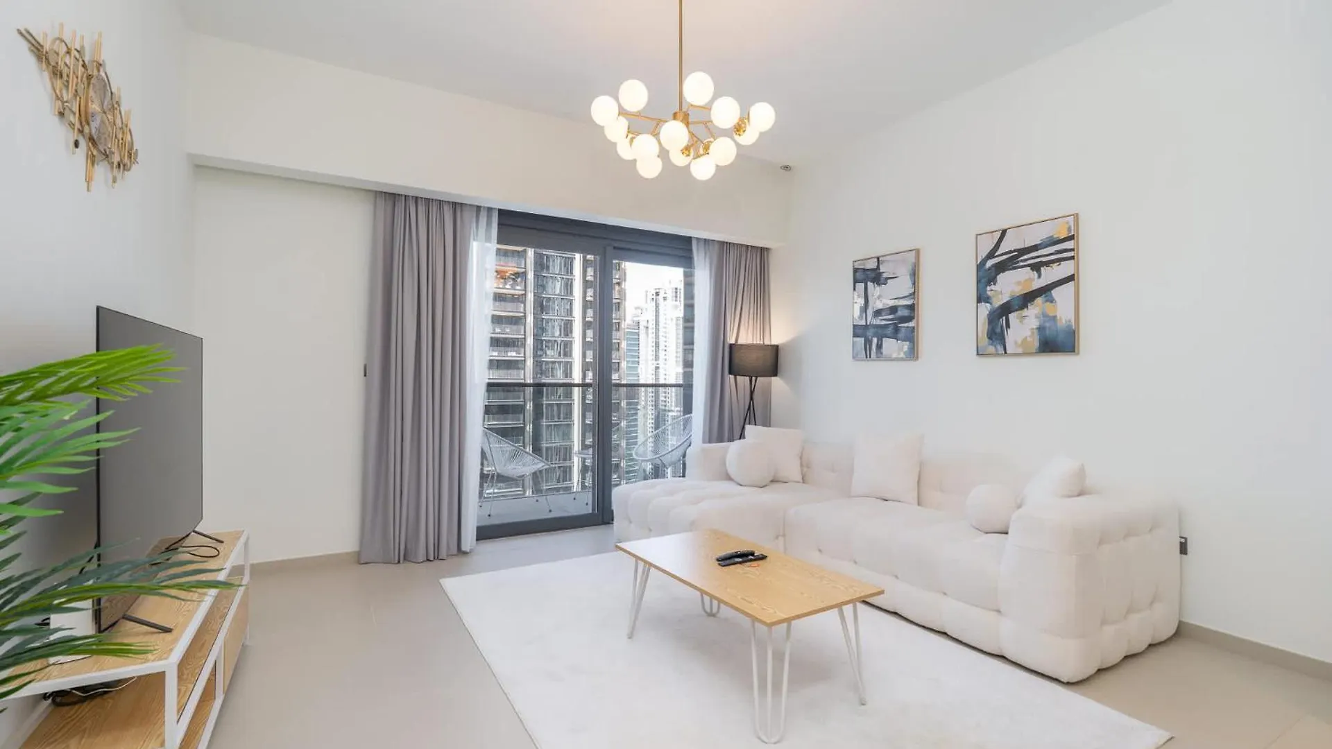 Full Luxury In This 2 Bedroom With Skycraper Views Dubai