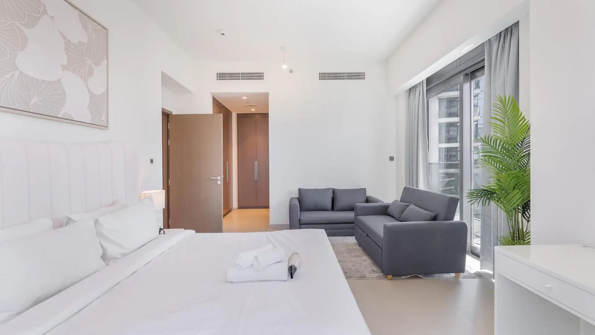 Full Luxury In This 2 Bedroom With Skycraper Views Dubai United Arab Emirates