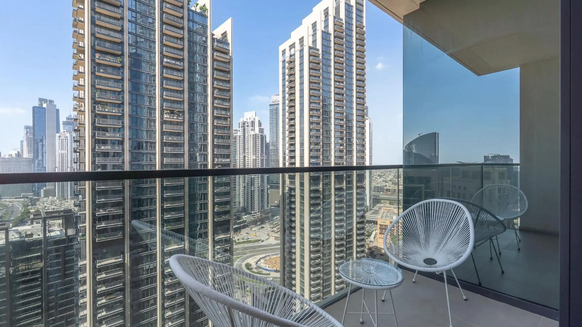 Full Luxury In This 2 Bedroom With Skycraper Views Dubai Apartment