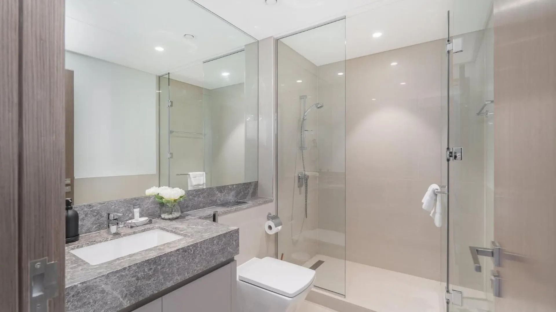 Apartment Full Luxury In This 2 Bedroom With Skycraper Views Dubai United Arab Emirates