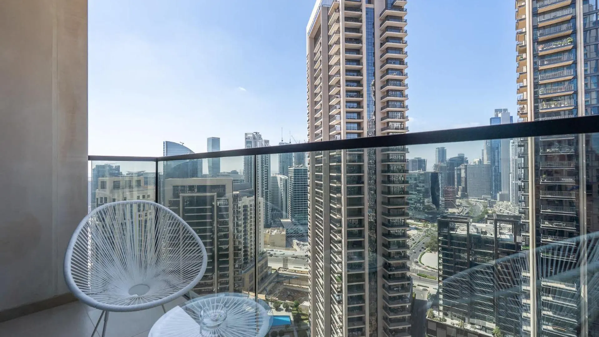 Full Luxury In This 2 Bedroom With Skycraper Views Dubai Apartment