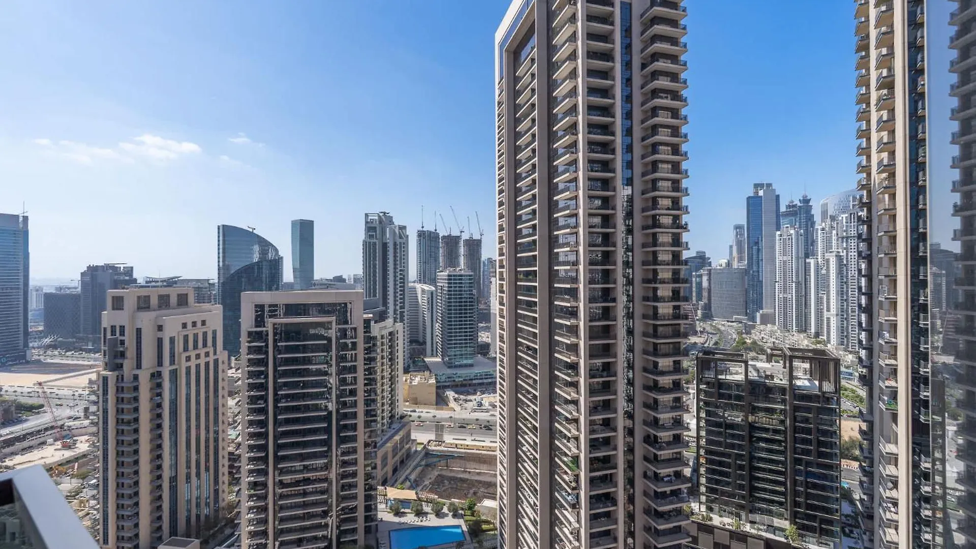 Full Luxury In This 2 Bedroom With Skycraper Views Dubai Apartment